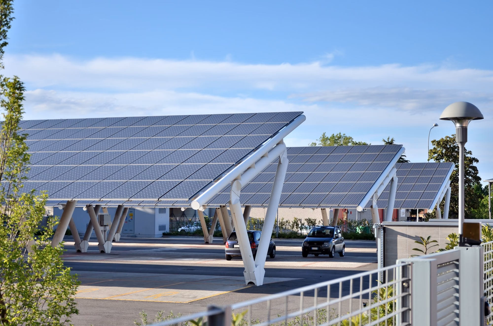 Ombrières de parking photovoltaïques