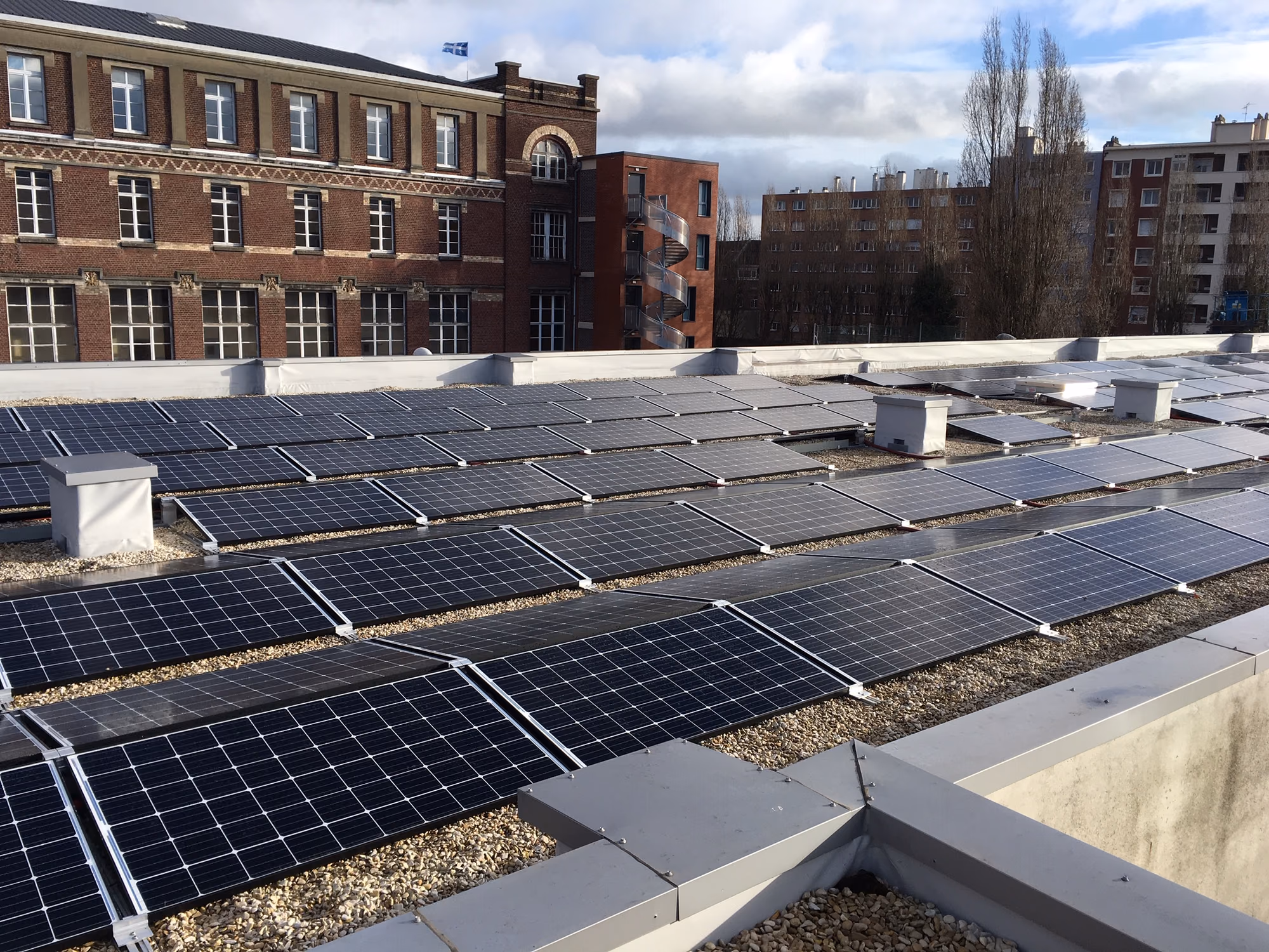 Toiture équipée de panneaux photovoltaïques